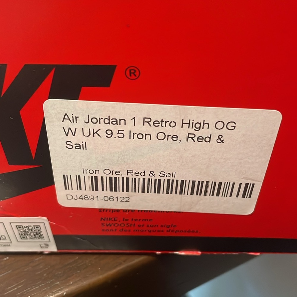 “HOST PICK”Nike Air Red and White High-Top Sneakers Air Jordan’s NWT - Picture 11 of 12
